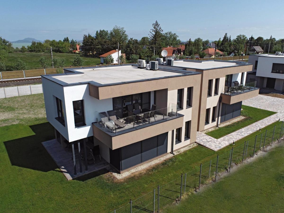 Zea Apartmanhaz Lägenhet Balatonfenyves Exteriör bild