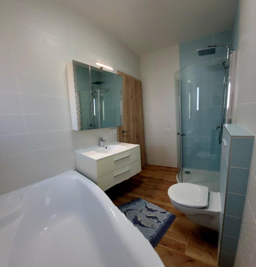Zea Apartmanhaz Lägenhet Balatonfenyves Exteriör bild