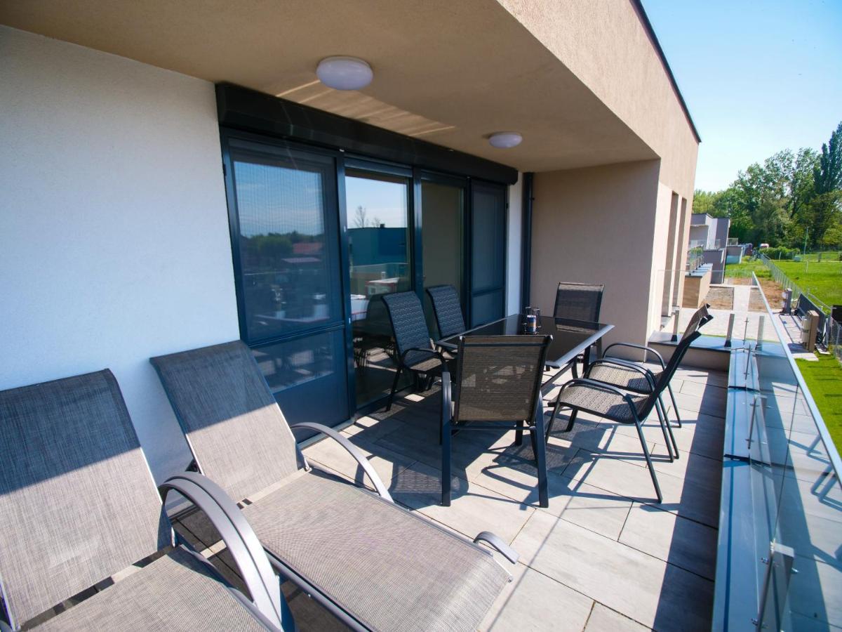 Zea Apartmanhaz Lägenhet Balatonfenyves Exteriör bild