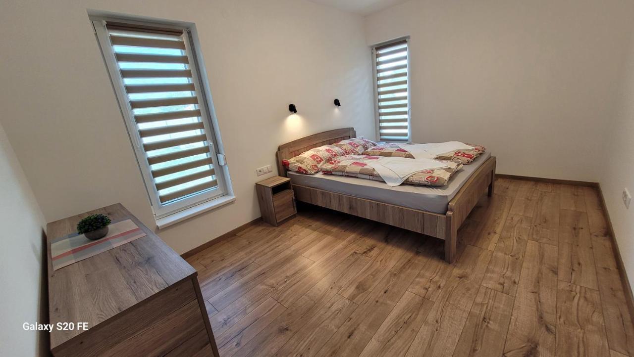 Zea Apartmanhaz Lägenhet Balatonfenyves Exteriör bild