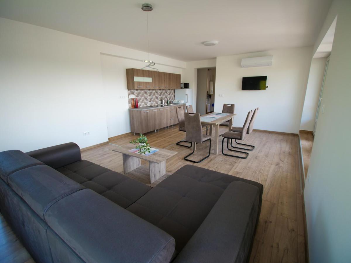 Zea Apartmanhaz Lägenhet Balatonfenyves Exteriör bild