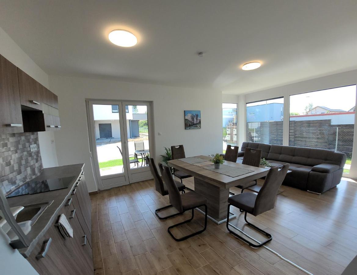 Zea Apartmanhaz Lägenhet Balatonfenyves Exteriör bild