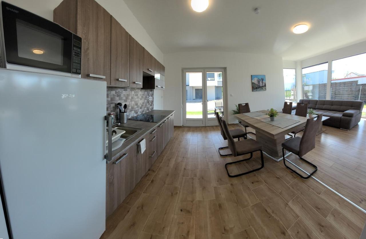 Zea Apartmanhaz Lägenhet Balatonfenyves Exteriör bild