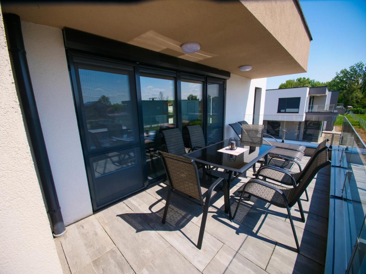 Zea Apartmanhaz Lägenhet Balatonfenyves Exteriör bild