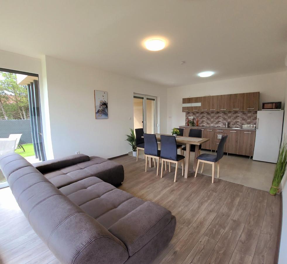 Zea Apartmanhaz Lägenhet Balatonfenyves Exteriör bild