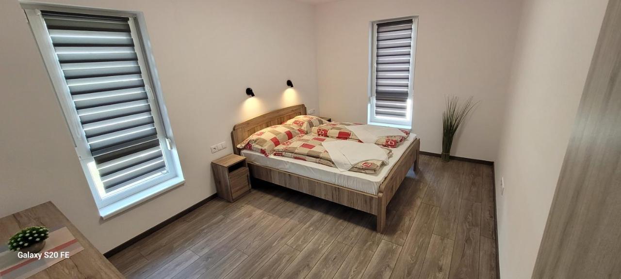 Zea Apartmanhaz Lägenhet Balatonfenyves Exteriör bild