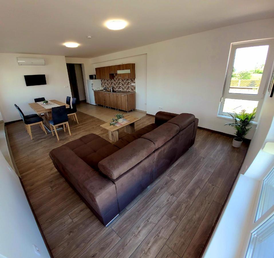 Zea Apartmanhaz Lägenhet Balatonfenyves Exteriör bild