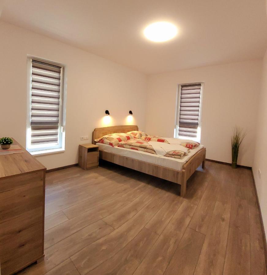 Zea Apartmanhaz Lägenhet Balatonfenyves Exteriör bild