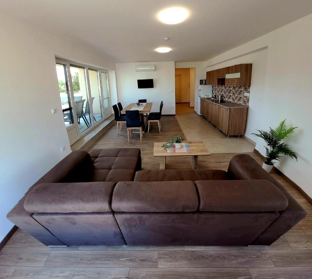 Zea Apartmanhaz Lägenhet Balatonfenyves Exteriör bild
