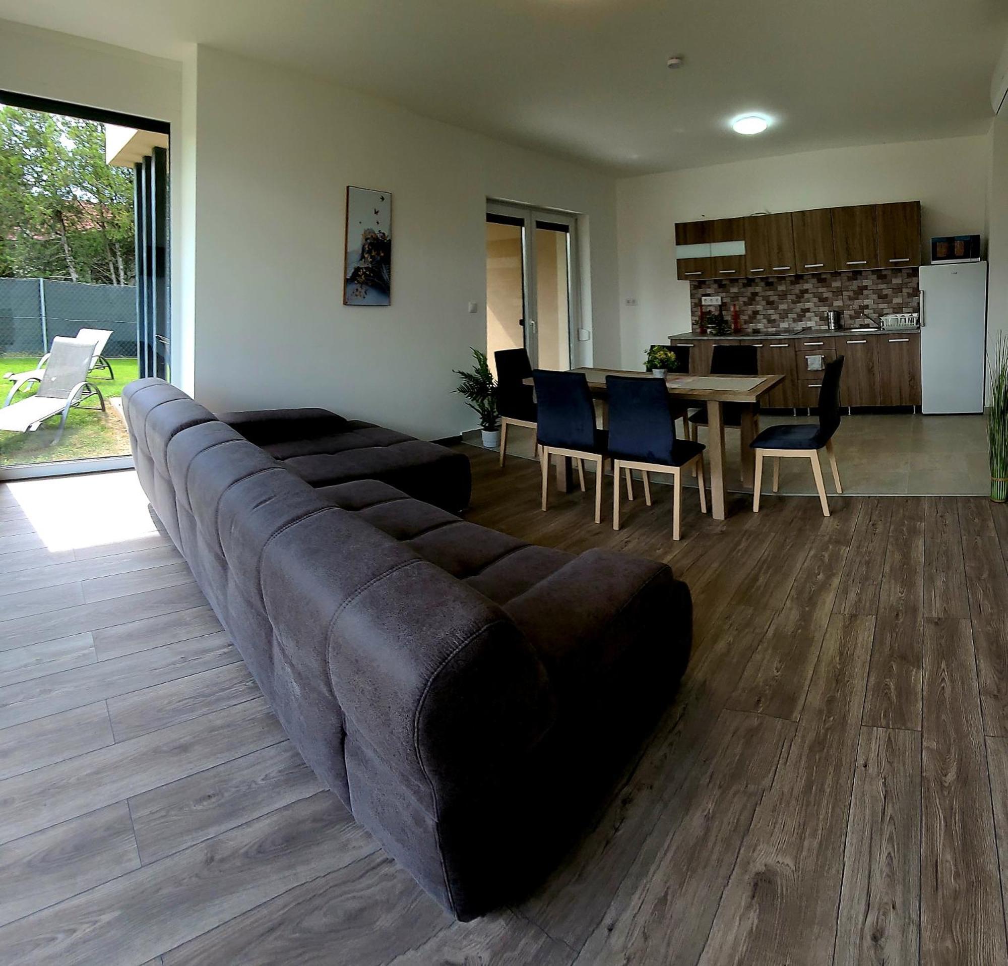 Zea Apartmanhaz Lägenhet Balatonfenyves Exteriör bild